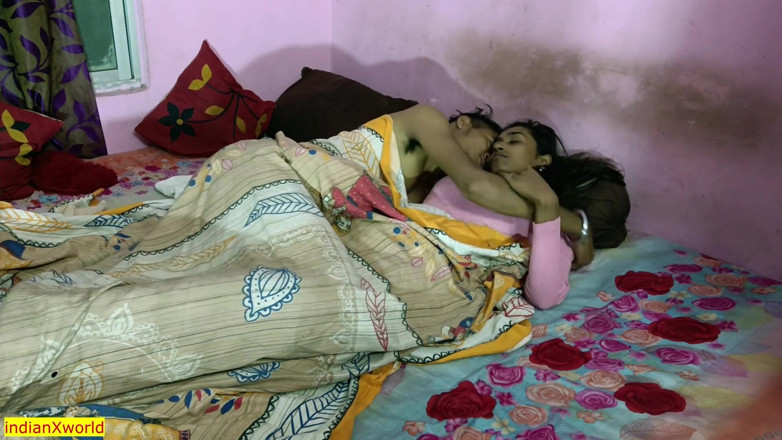 Indian Xshot: Video rekaman seks gadis imut india! Cewek itu malu banget...