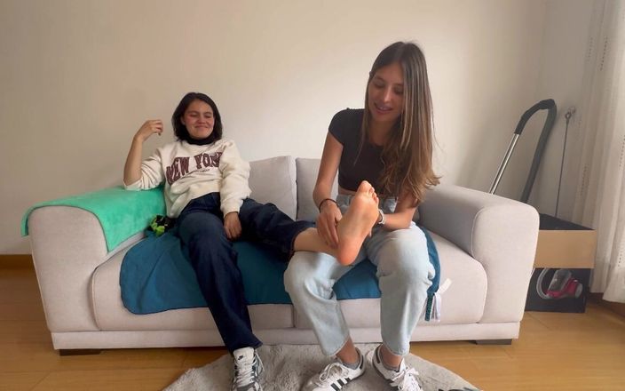 scarlettandc: Moje přítelkyně mi ukazuje svůj fetiš čucháním a masírováním mých zpocené, špinavé...