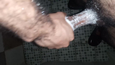 Cute boy jerks off: Chłopak szarpie się pod prysznicem dla cioci