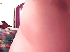 Anal seduction: Hnědovlasá holka se smyslně svléká, pak dostane bušení zadku a...