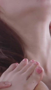 Aksi hot lesbian riley reid yang lagi asik ngentot sama temannya yang hot