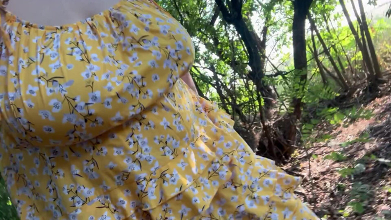 Milky Mari: kaamuk chodne laayak mammi baahar apni baalon vaali choot dikha...
