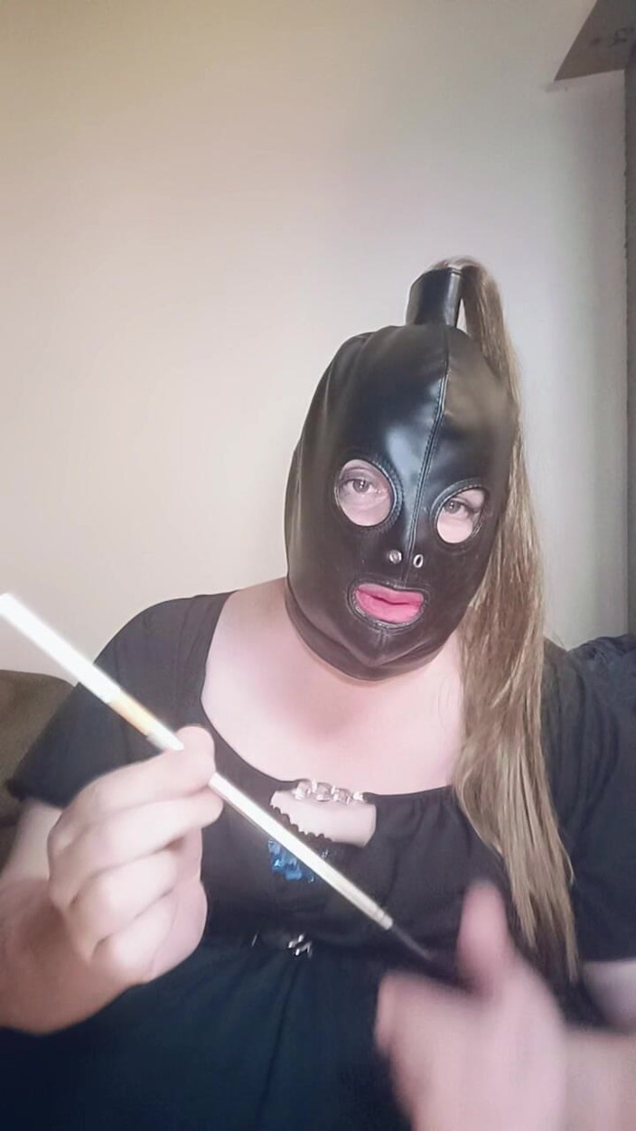 Stephanie-Nicole-TV: BBW TV Stephanie-nicole Smokes a Cigarette in a Silver Holder