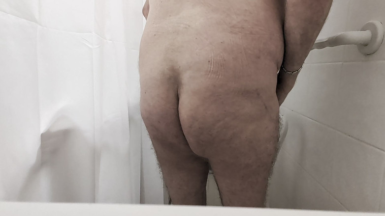 Cj43: Visar upp min kropp medan jag duschar