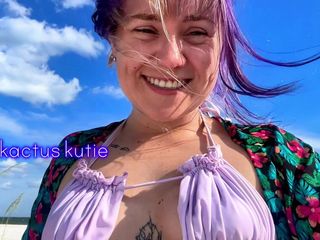 Kactus kutie: Záludné čůrání na pláži
