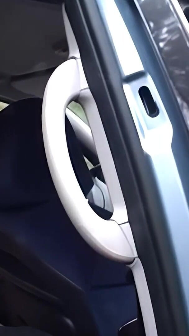 Deutschland Porno X: Cewek semok rambut pirang ini dientot habis-habisan di dalam mobil...