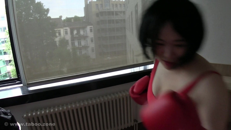 Nude Sportswomen: アジアのフェムドムボクシングPOV