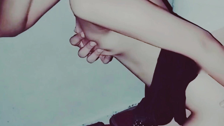 Hot Sis: ムラムラした妻が夫の友人と性交