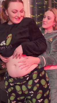 Raspberry Fetish Lechtání Břicho Button Fetiš (Arya Grander a Kisica)