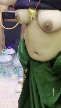 Bhabhi è stato scopata da dietro in cucina