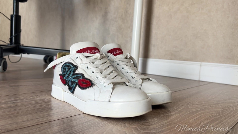 Princess Monica: Соблазняют ступни в кроссовках, босиком, на высоких каблуках