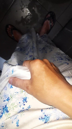 Naomisinka: Transvestiten -sperma im satinhalter-halskleid