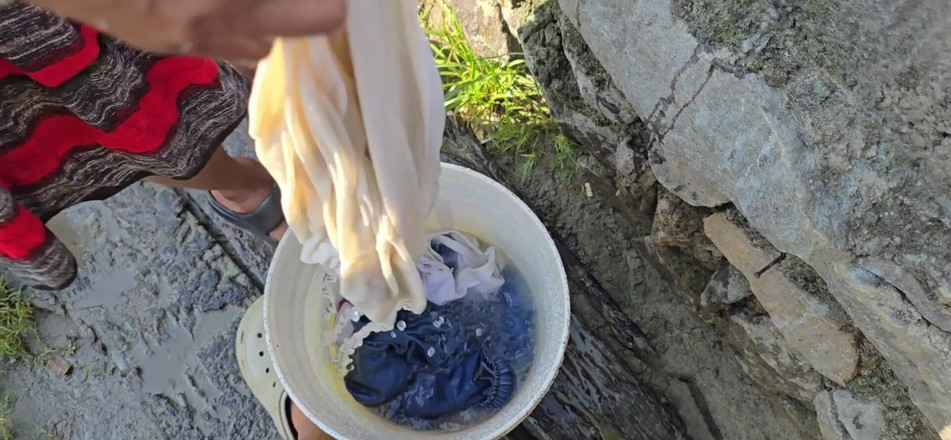 SafeRosebush8: Koupání porno video s mojí ženou bílá podprsenka růžové kalhotky