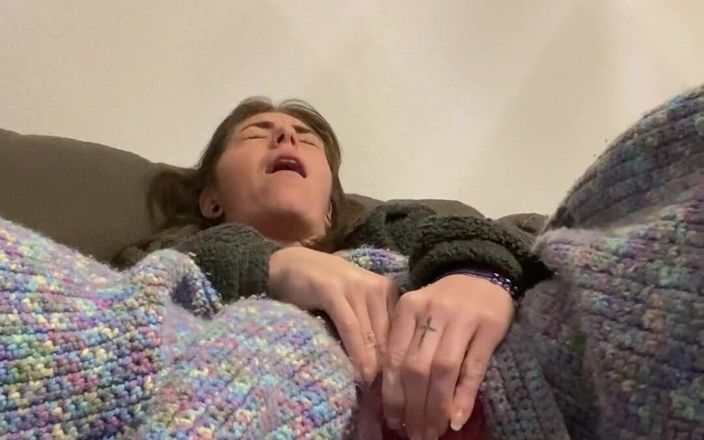 Tiny Rhea: Můj přítel hrál videohry, tak jsem si ošukal dildo na...