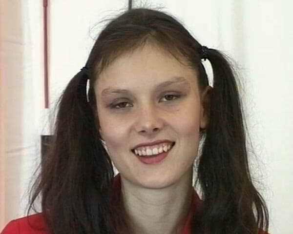 YOUR FIRST PORN: Slender Claudine a enfin un orgasme