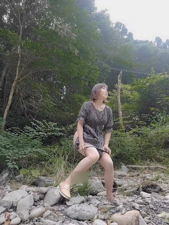 Mayumi Kanzaki: Expunere în aer liber și urinare în aer liber