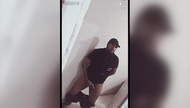 TheBlacKHunterr: 직장에서 자위하는 보안