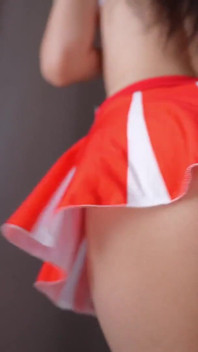 Cheerleader scuote il suo culo perfetto
