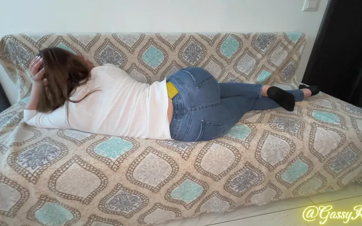 GassyKat: Stinky Farting Queen in Tight Blue Jeans