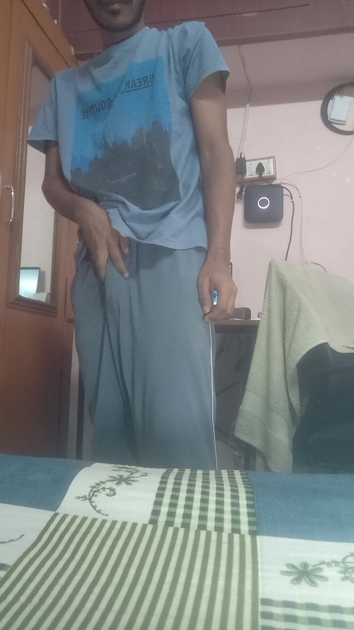 Suhas: Sozinho deseja masturbação