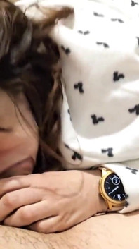 Hiszpańska gwiazda porno Lucia Bianco ssie najlepszego kutasa swojego męża