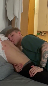 Ich Brachte Einen Freund Mit Einem Großen Freund Mit Nach Hause Und Verführte Ihn Mit Einem Sperma in Meinen Mund