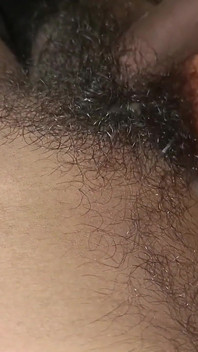 Chupó los grandes pezones de Village Bhabhi en sujetador rojo