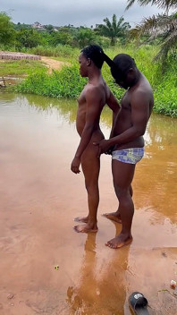Big Daddy Und Twink Haben Spaß Hinter Dem Flussufer