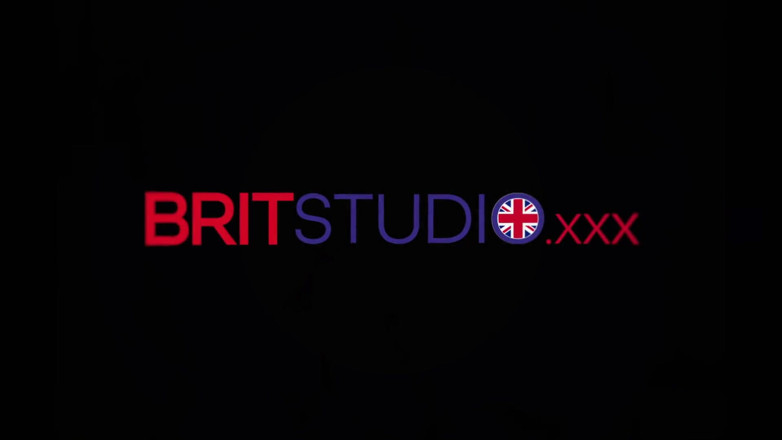 Brit Studio: มุมมอง POV: เย็ดดิบและแตกในสาวอังกฤษอายุ 18