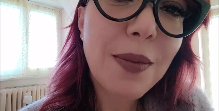 savannahamatoriale: Moja macocha nie musi powiększać piersi, ale chce!