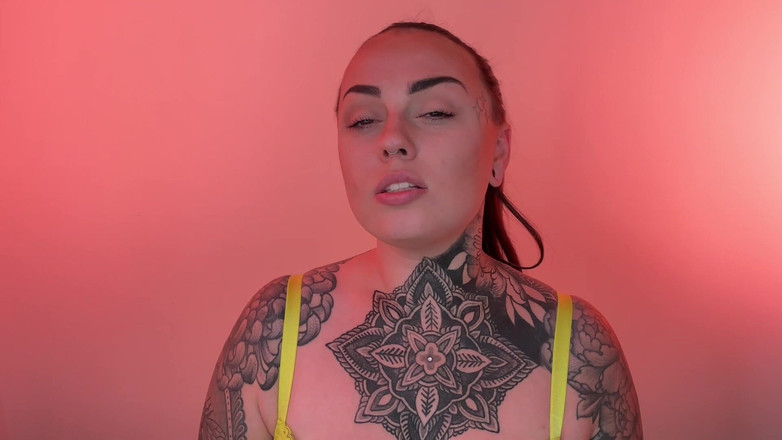 Miss Valentina: トイレでの屈辱