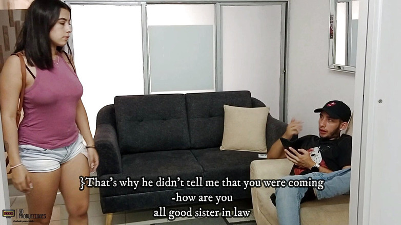 Vayolet: 在淋浴时操我继妹的阴户 - 西班牙语色情