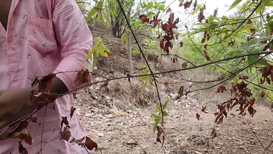 Suhani: Pasangan India di alam terbuka