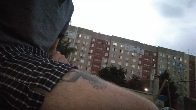 Zona901: Îmi masturbez pula lângă casă pe o bancă
