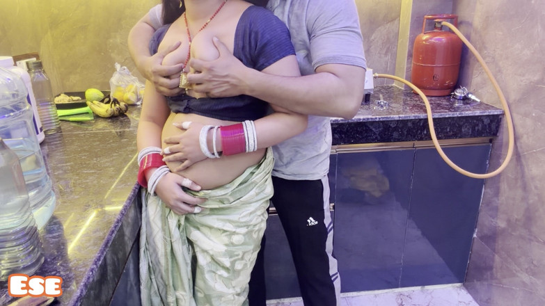 Sammy Sins: Tante seksi india dientot habis-habisan di dapur