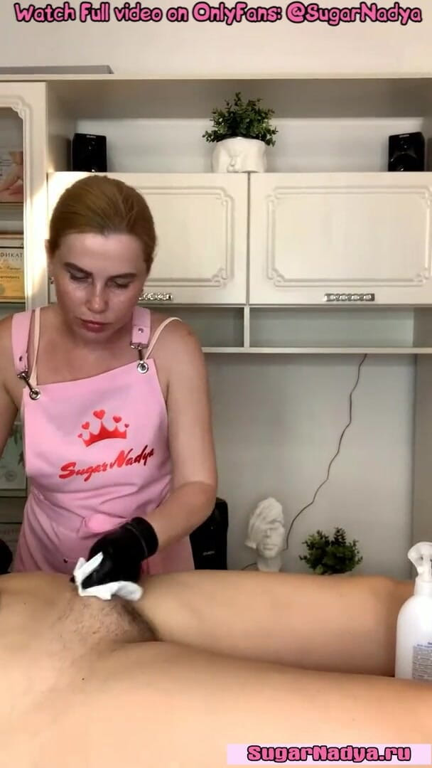 SugarNadya: Ceretta alla fica profonda per una ragazza con gambe bellissime