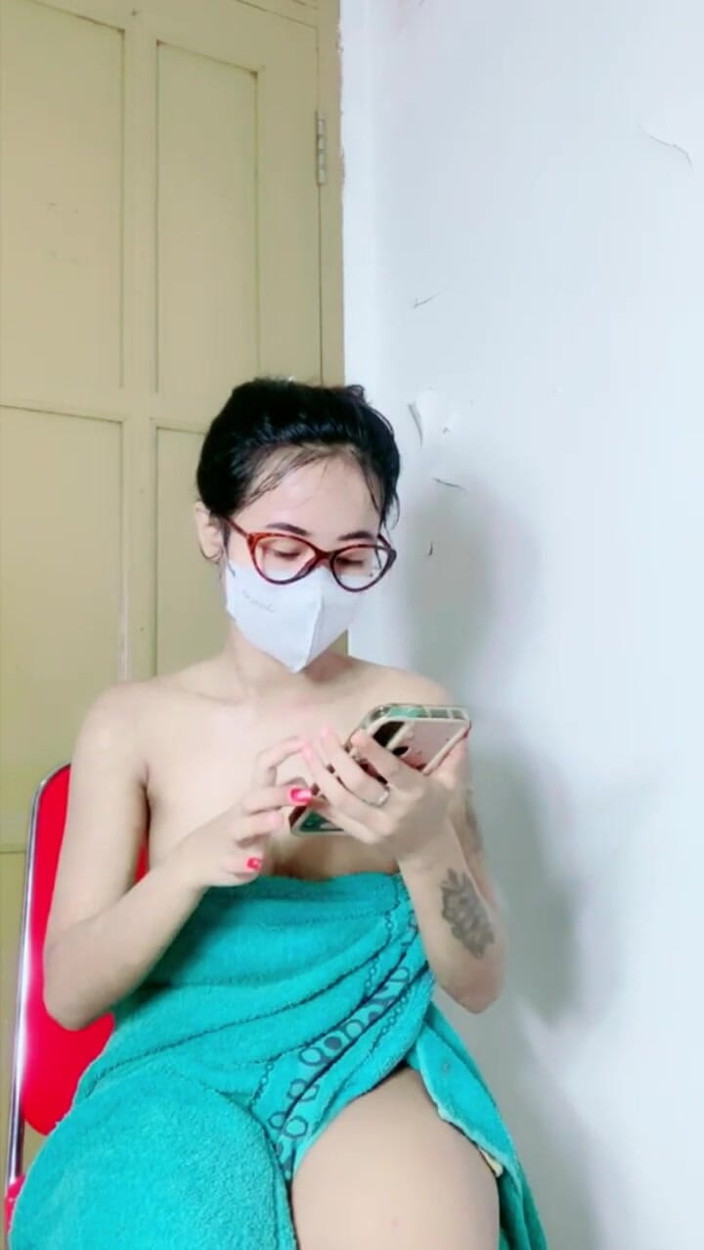 Chinita Wife: Миниатюрная тинка Chinita соблазняет ее идеальное тело