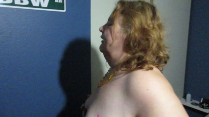BBW nurse Vicki adventures with friends: 看護師ヴィッキーは大きな男の子deedeeに乗って彼のコックを吸う - パート1