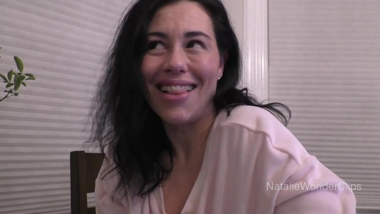 Natalie Wonder: 스트리퍼 새엄마가 자지를 빨고 사정하는 사랑에 대해 알려줍니다 (통제 할 수없는 중독입니다)