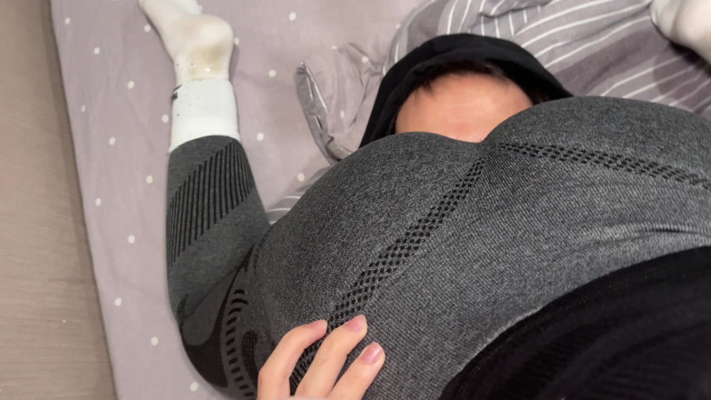 Spacenintenda: Domina stiefschwester aggressives trockenes humping &amp; facesitting
