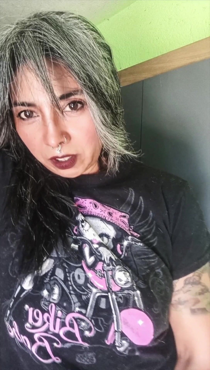 Casia Castro: Quick Payment for the Ride… Before Someone Sees Us