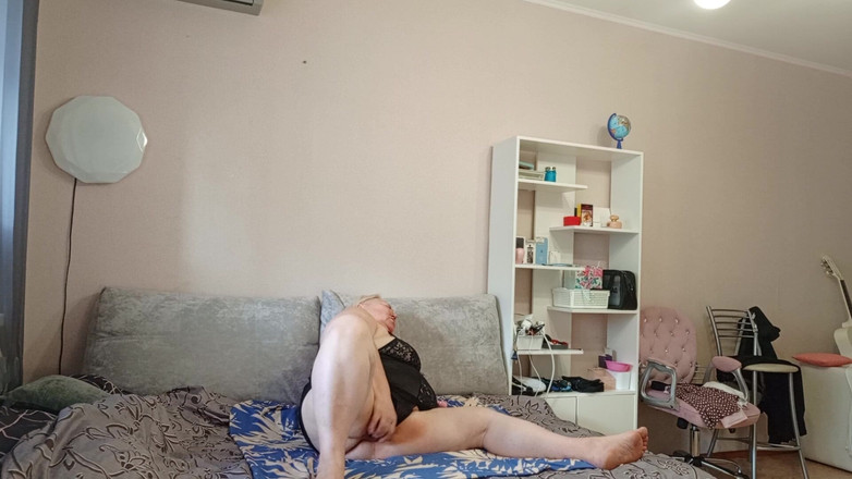 Zona901: 邻居在性爱聊天中抚摸她的阴户