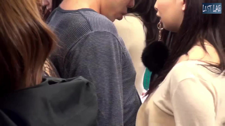 Lust lab: Ramai-ramai Godaan Di Bus - Dikelilingi Wanita Bersuami yang Sama Cowok...