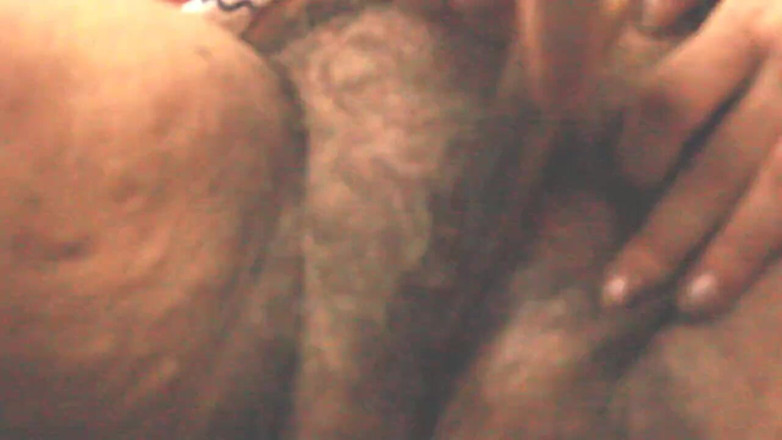 Haydee Rodriguez: 황금 딜도를 만나는 털이 무성한 보지