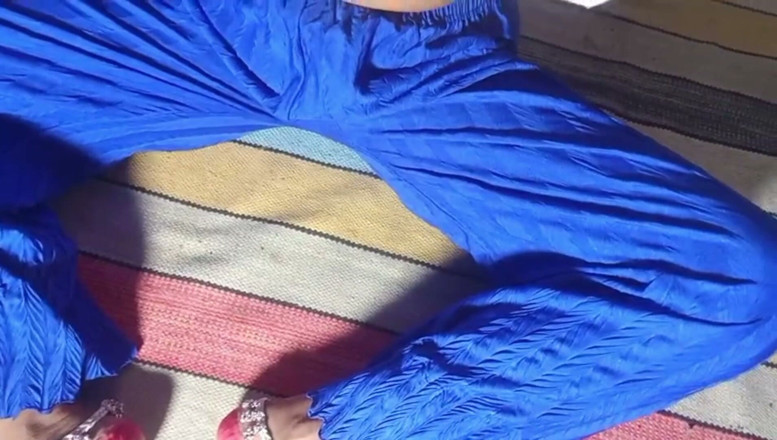 Bk Vlogs: Bhabhi si strkal koště do kundičky.
