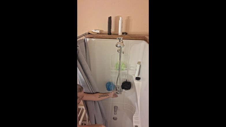 DubeSnackes: Duș moring - realizat cu Clipchamp.mp4