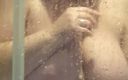 Julie Kinky Cunningham: Tittar Tom se dusch efter gang bang