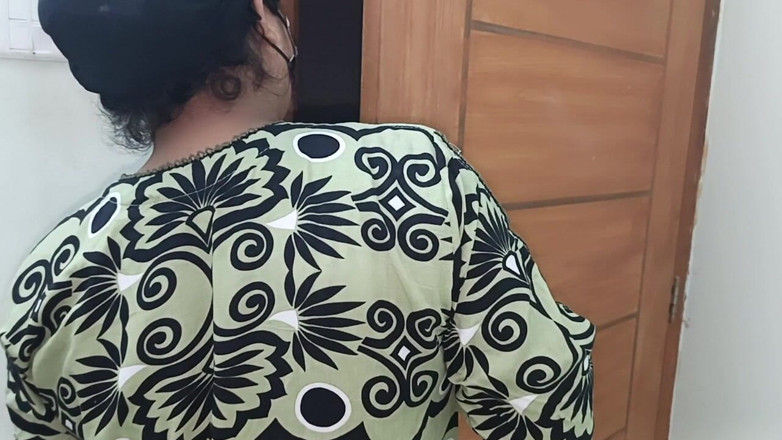 Sweet_Priya07: Dvě kamarádky volají přes svého nevlastního bratra a mají s...