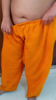 Desi babička a vnuk šukají v posteli