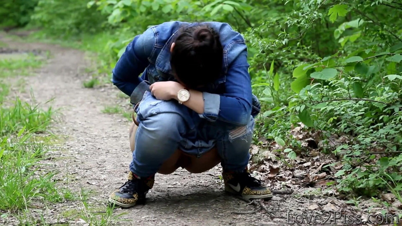 Love 2 Piss: Wiping with a leaf